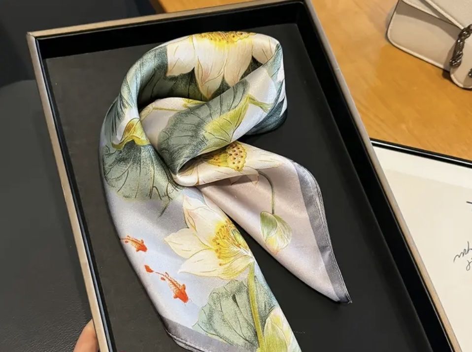 Foulards & écharpes: Silk scarf – Neuf avec emballage d'origine à Rapperswil SG par Gemstonebyyo 4