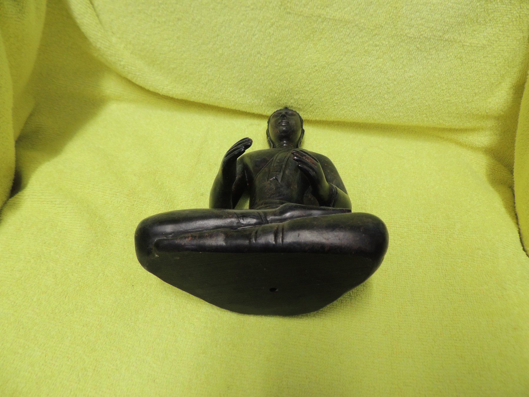 Figuren: Sitzender Buddha aus Kunststoff – Gebraucht aus Mollis von Hg 2