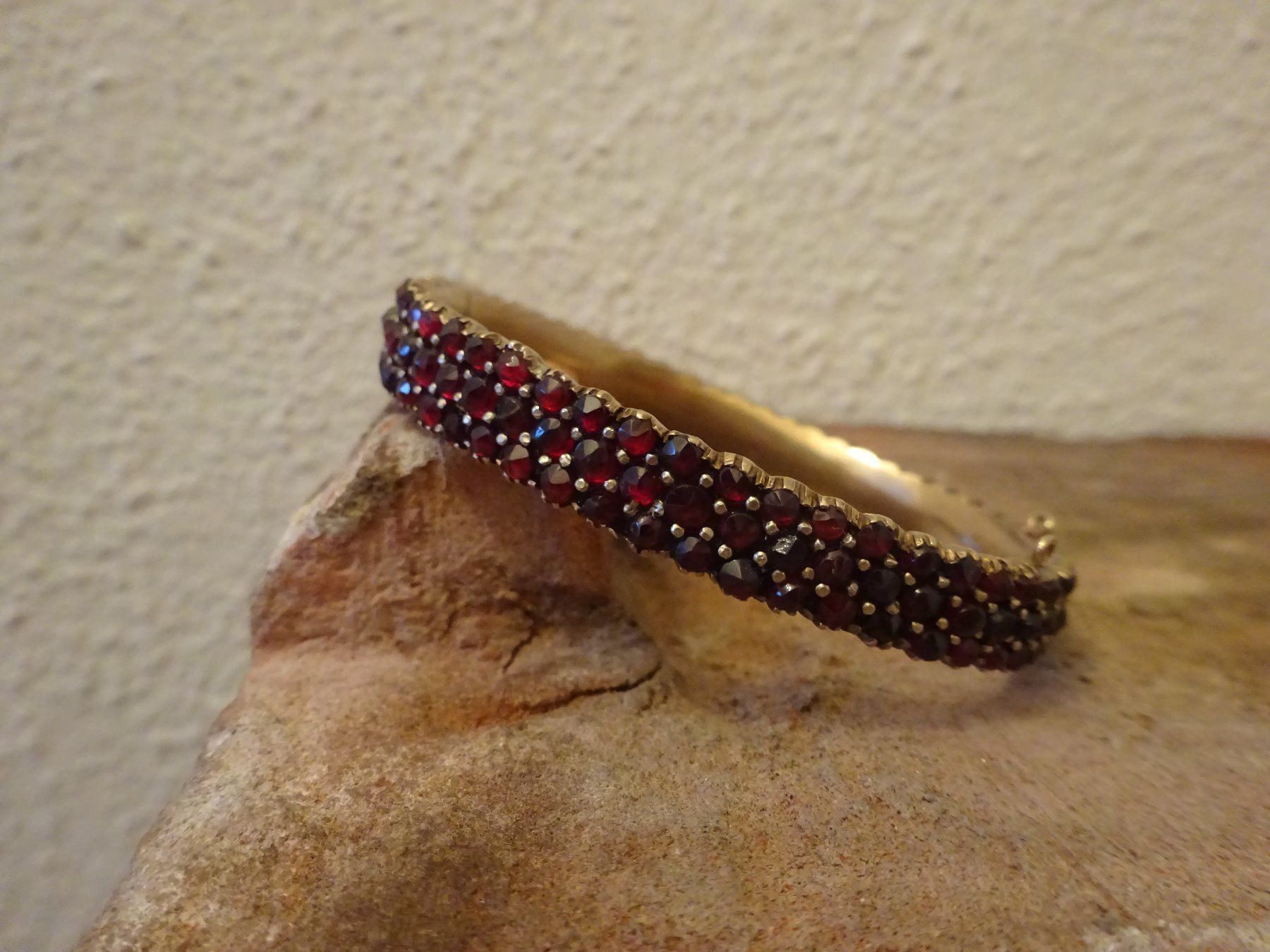 Bracciali & Braccialetti: Antiker Armreif Granat / Mineralien – Usato da Esslingen venduto da FetteSchnecke 6