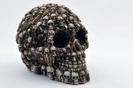 Schädel Skull and Bones Dekor Polyresin