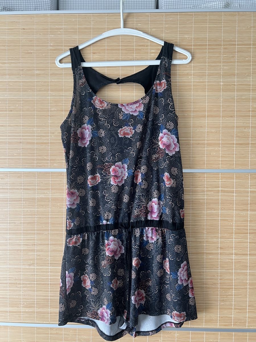 Tute: Jumpsuit mit Blumenmuster – Usato da Zuchwil venduto da lastresort 1