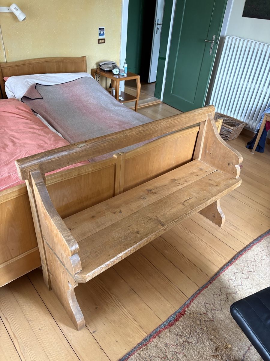 Panchine: Robuster Kirchenbank aus Holz – Usato da Bern venduto da S1las