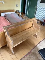 Robuster Kirchenbank aus Holz