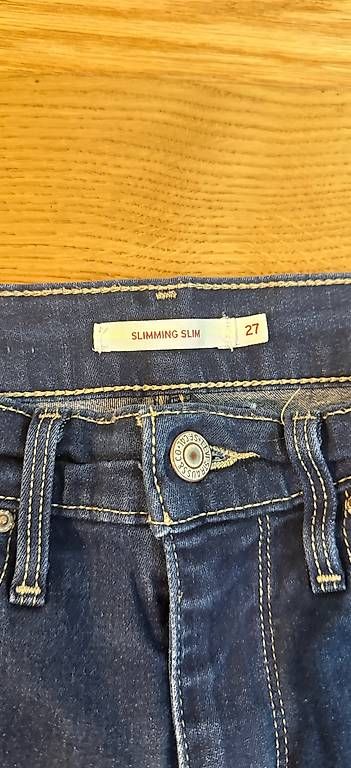 Jeans: Levis Slimming Slim Grösse 27 – Usato da Bern venduto da fab_tx65 1