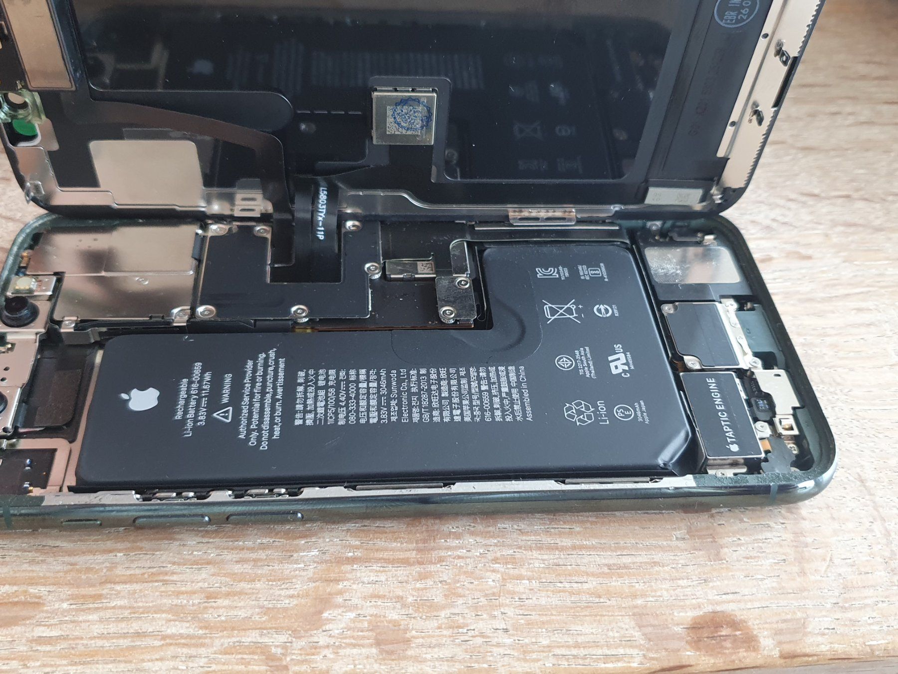 Apple Telefoni cellulari / Smartphones: iPhone 11 Pro - 64 GB - Grün - DEFEKT – Difettoso da Fahrni b. Thun venduto da familymadech 3