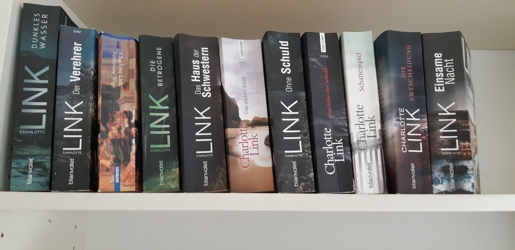 Bücher: 11 Krimis Charlotte Link – Gebraucht aus St. Gallen von Corbiere1972