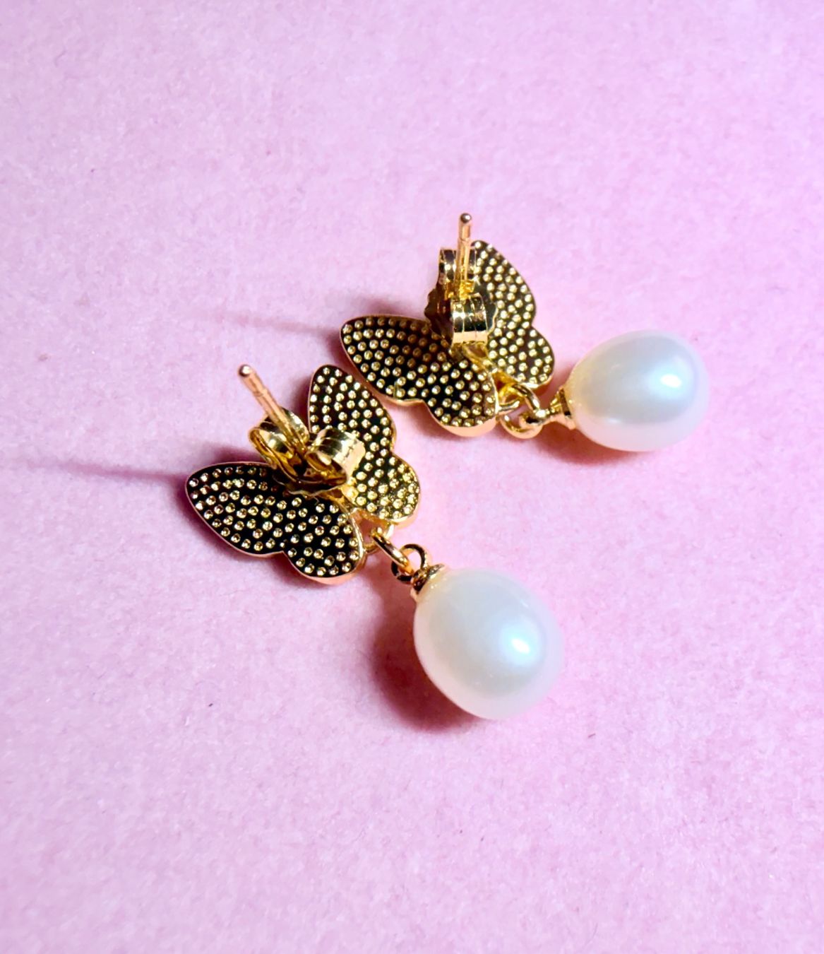 Orecchini pendenti & Orecchini a lobo: Boucles d'oreilles papillon nacré et perle – Nuovo e nell'imballaggio originale da St-Maurice venduto da Sandrinette123 3