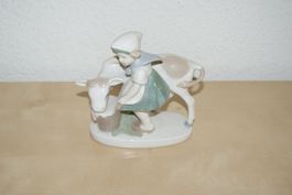 Prozellanfigur BAUERNMÄDCHEN MIT Kalb