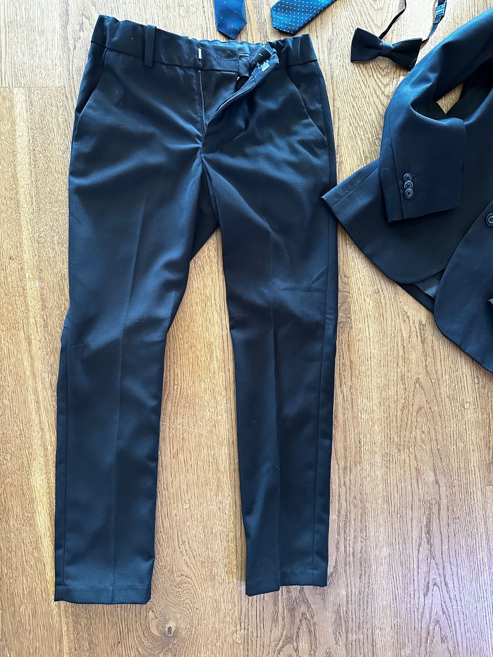 H&M Completi: Anzug Kinder H&M Grösse 134 – Usato da Niederbüren venduto da Hudi_1974 1