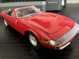 Ferrari 365 GTS.  1:18 Solido
