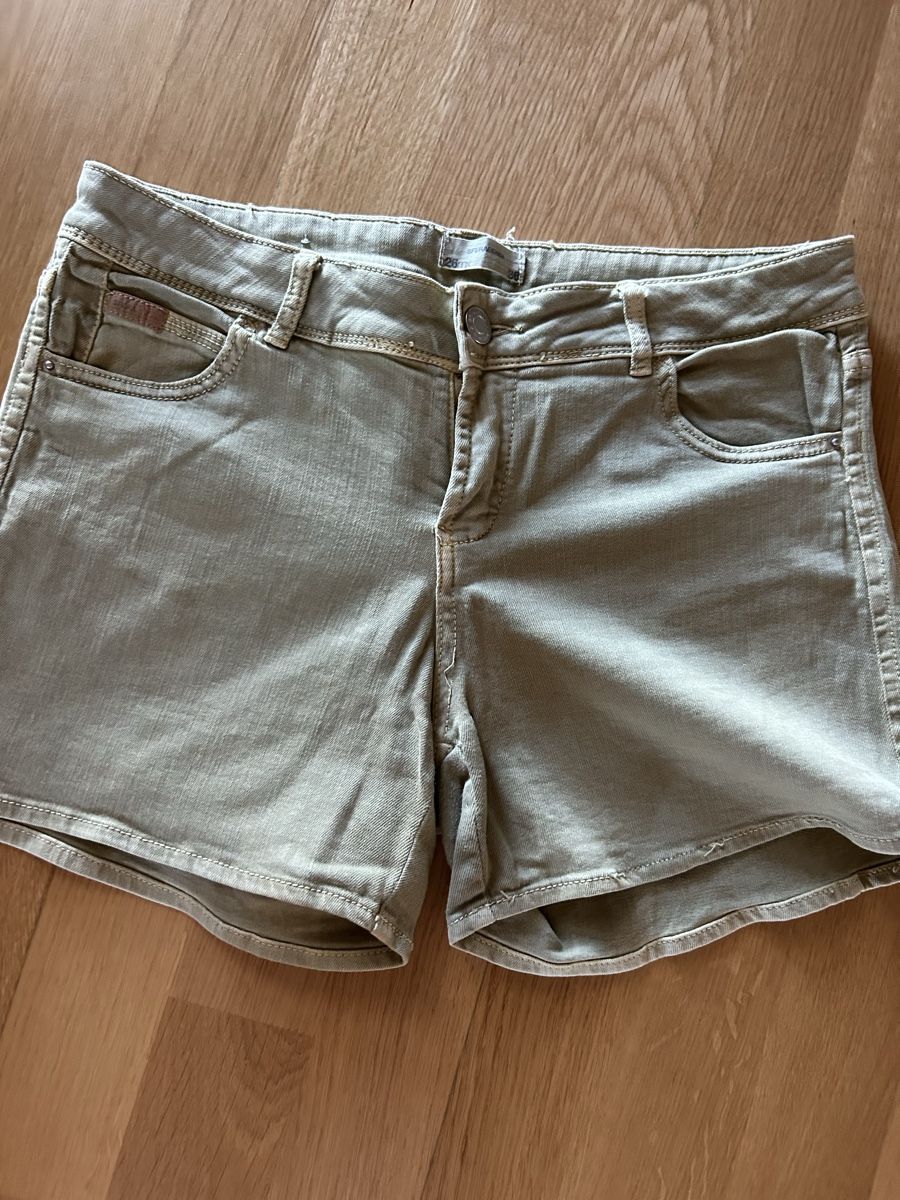 Pantalons: Short court 36 – D'occasion à Daillens par guisepa