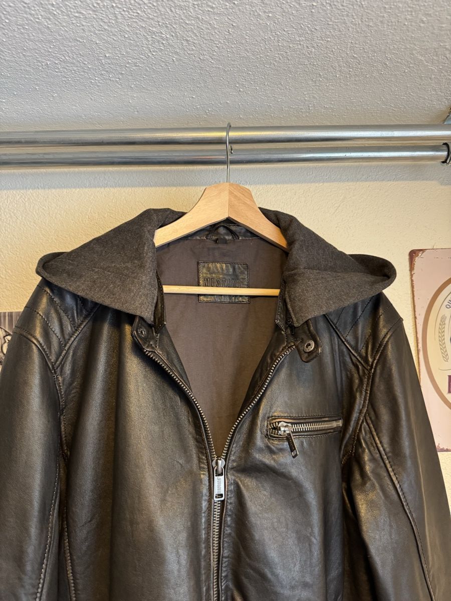 Giacche: Neue Echtlederjacke Mustang XXL – Nuovo (secondo la descrizione) da Waldenburg venduto da SimiCelica 2