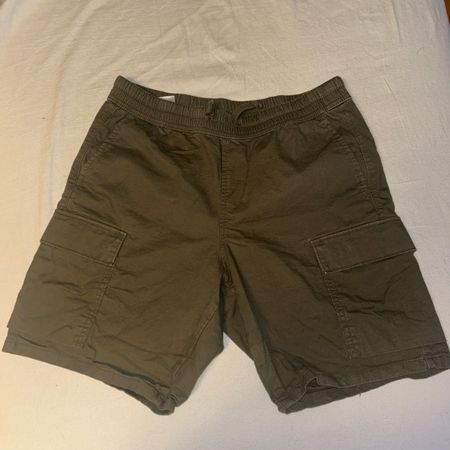 Levi's olive cargo shorts, men's size S