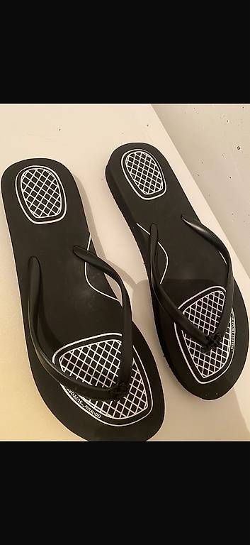 Herrenschuhe: Basket Off White, taille 40 + tongs OFF WHITE – Gebraucht aus Bulle von Preteni 4