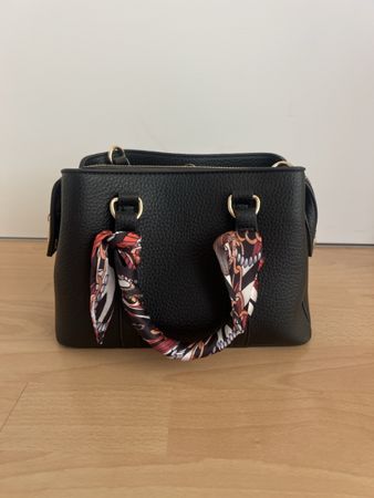 Handtasche Schwarz mit Halstuch neu