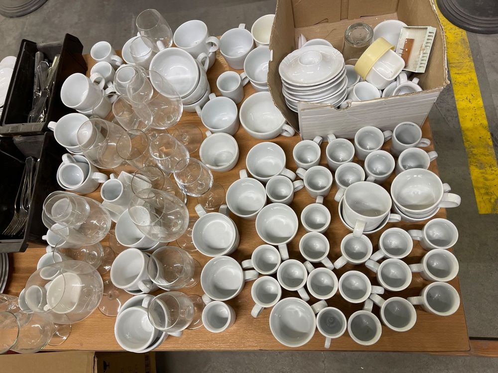 Weisses Tassen Set - Tassen und Gläser (Neu (gemäss Beschreibung)) in ...