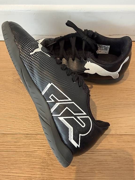 Schuhe für Jungen: Puma Hallenschuhe Grösse 34 – Gebraucht aus Otelfingen von che_26d5 2