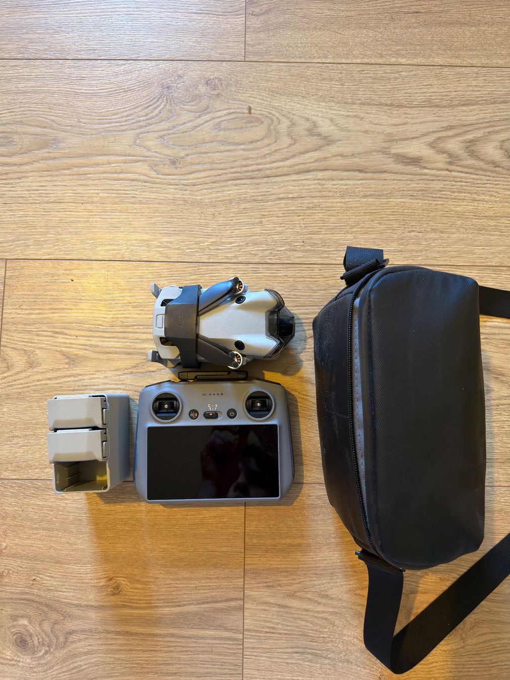 DJI RC Modellbau: DJI Mini 4 Pro Fly More Combo – Gebraucht aus Genève von Razvan.grm