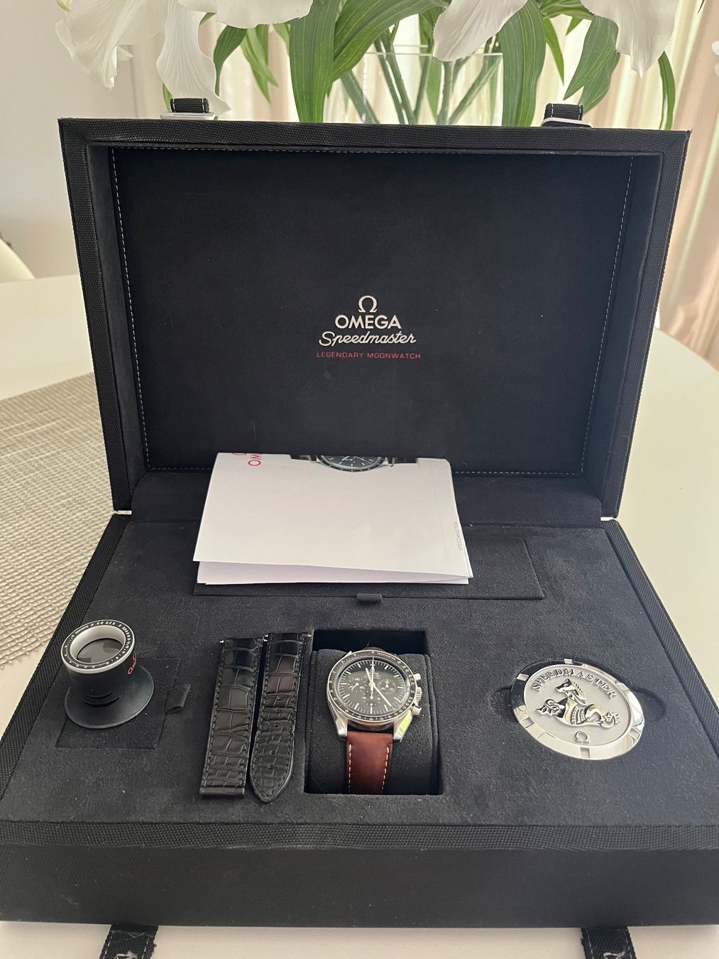 Omega Uhren: Omega Moonwatch Professional Chronograph 42MM – Gebraucht aus Männedorf von Helenanne
