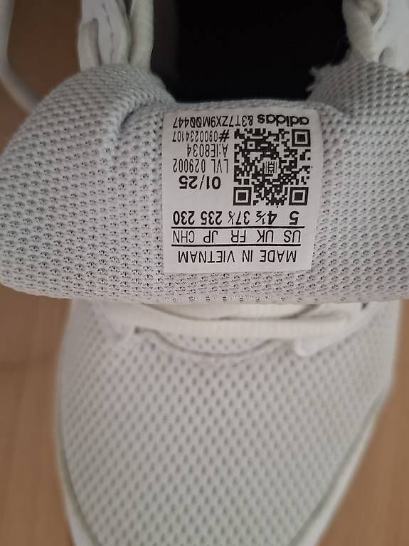 Scarpe da uomo: Hallenturnschuhe Adidas Gr. 37 1/3 – Usato da Lyssach venduto da butterfly065 1