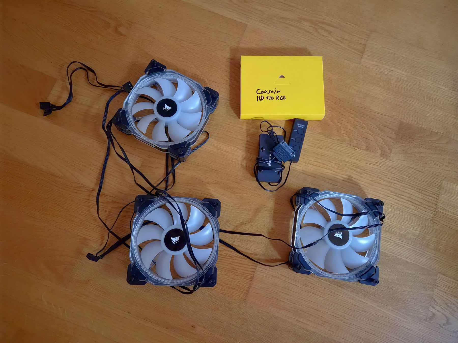 Corsair Ventilateurs: Corsair HD 120 RGB Lüfter Set inkl. Controller – D'occasion à Winterthur par Zendi.
