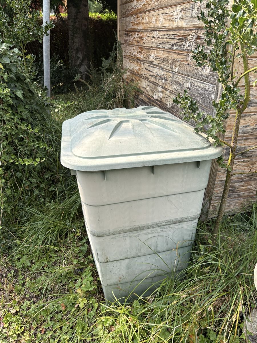 Contenitori & Simili: Wasserbehälter 300L gebraucht – Usato da Kriens venduto da aloha19 8