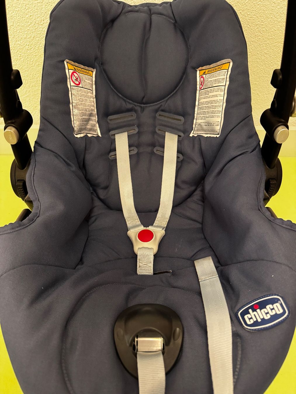Chicco Seggiolini per auto: Chicco Babyschale / Kindertrage Auto-Kindersitz inDunkelblau – Usato da Grossdietwil venduto da RSW032 2