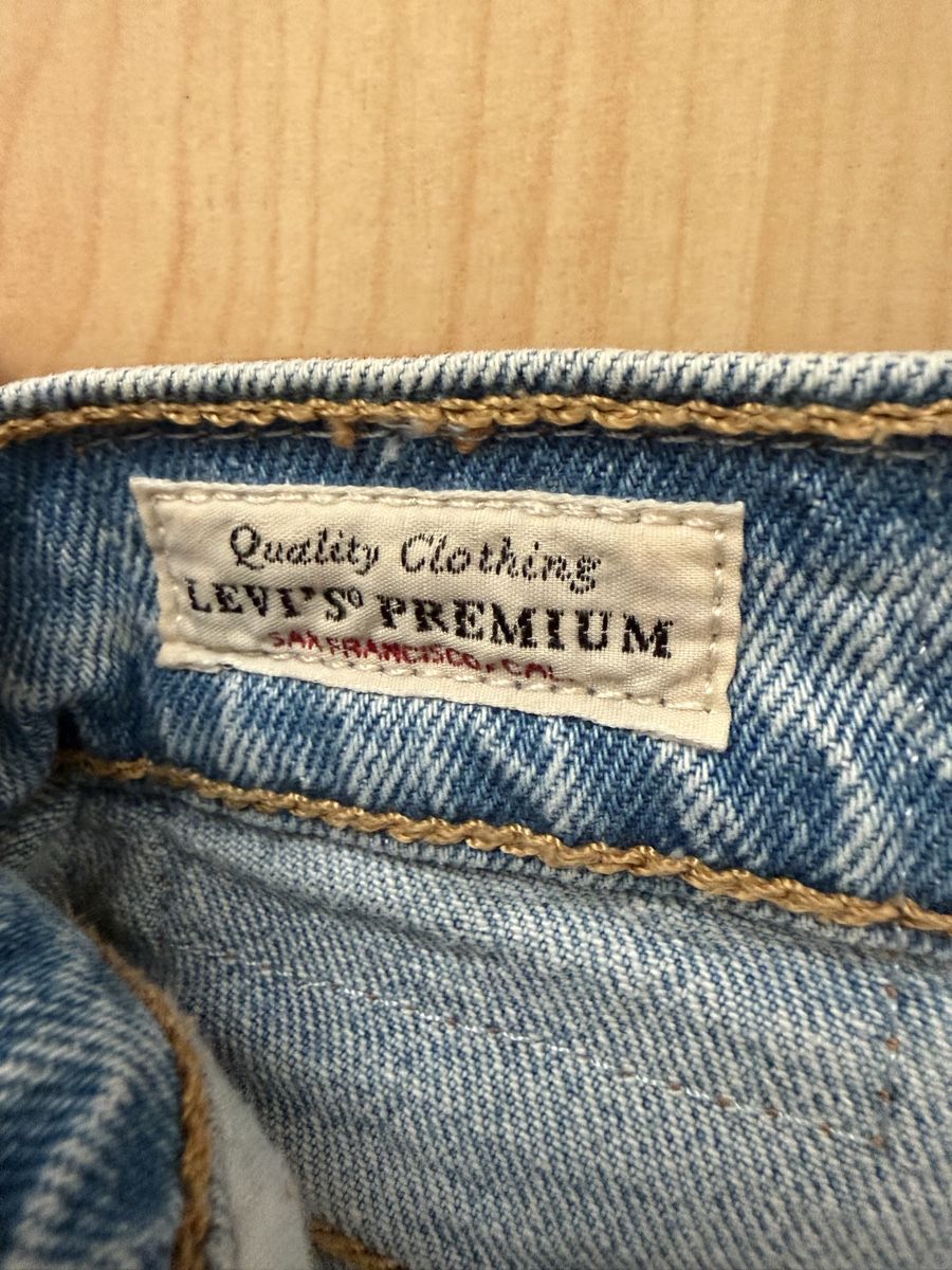 Levi's Jeans: Ungetragene Levis Mom Jeans – Neuf (Voir description) à Thierachern par due_ls6w 1