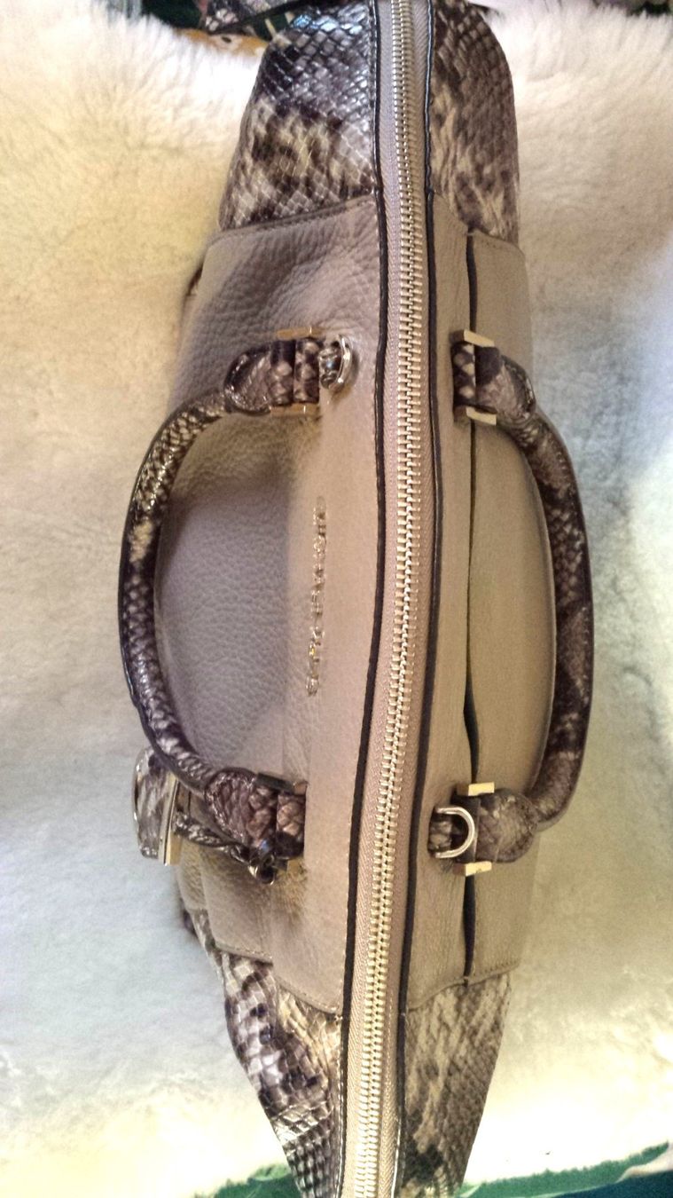 Michael Kors Taschen für Damen: Portoaktion! Michael Kors Riley Tasche, Leder Beige, Python – Neu (gemäss Beschreibung) aus Luzern von Zimprich 2