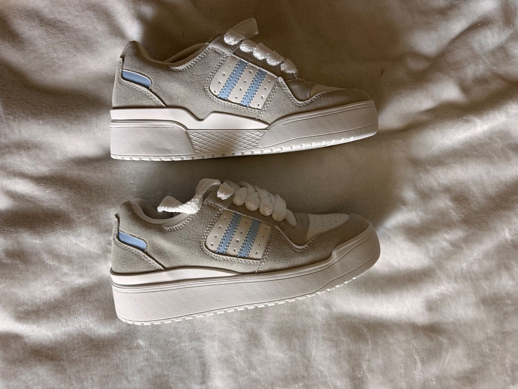 Scarpe da donna: Sneaker beige hellblau neuwertiger Zustand – Nuovo (secondo la descrizione) da Dübendorf venduto da bol_h67v 2