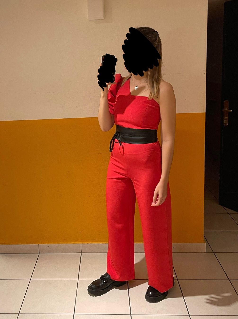 Tute: Roter Jumpsuit, One-Shoulder Look – Nuovo (secondo la descrizione) da Luzern venduto da Sara_2 1