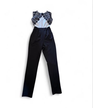 Jumpsuit schwarz weiss mit Spitzenbesatz 
