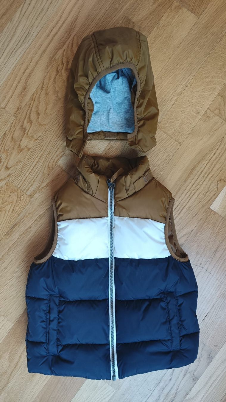 H&M Altro abbigliamento per bambino: Weste 110/116 – Usato da Muri AG venduto da Mupuputs