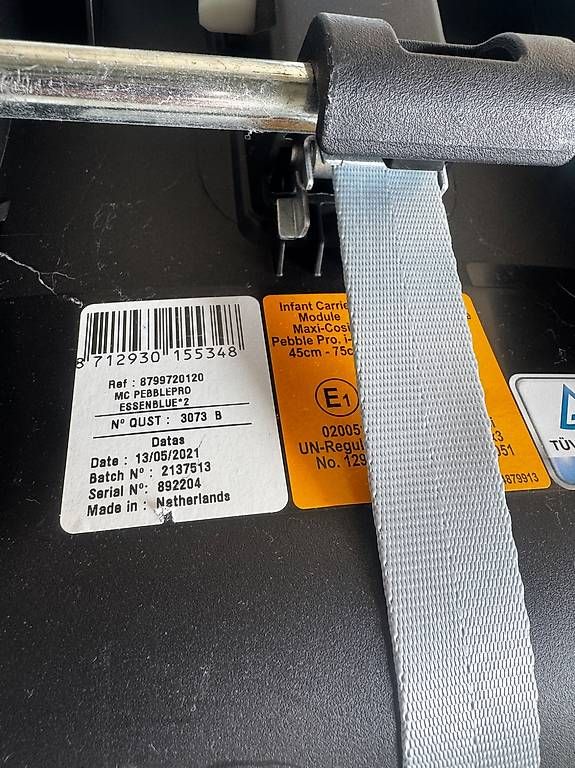 Maxi-Cosi Seggiolini per auto: Maxi Cosi Babyschale inkl. Basisstation mit Isofix – Usato da Ottenbach venduto da Qrider89 2