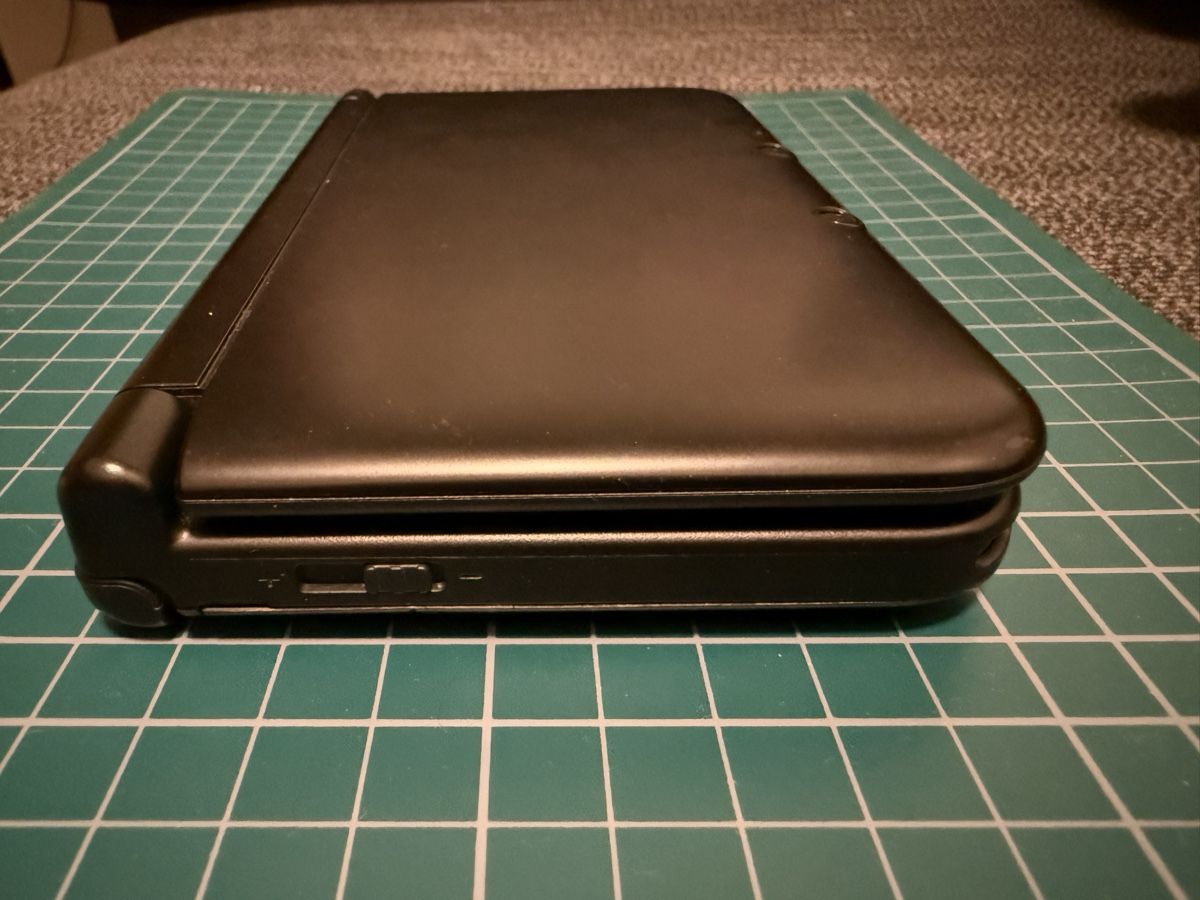 Nintendo Console: Nintendo 3DS XL inkl. Ladekabel – Usato da Dottikon venduto da bend 4