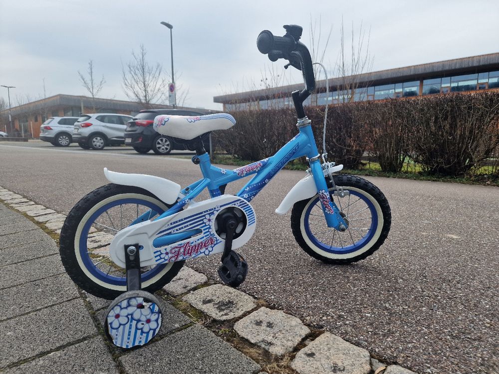 Vélos: Mädchenvelo 12 Zoll, Candy Flipper, blau weiss, top Zustand – D'occasion à Therwil par Buza 2