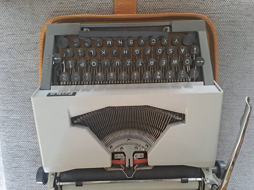 Machines à écrire: Erika Schreibmachine  Typ.15 – D'occasion à Balterswil par jotaba2
