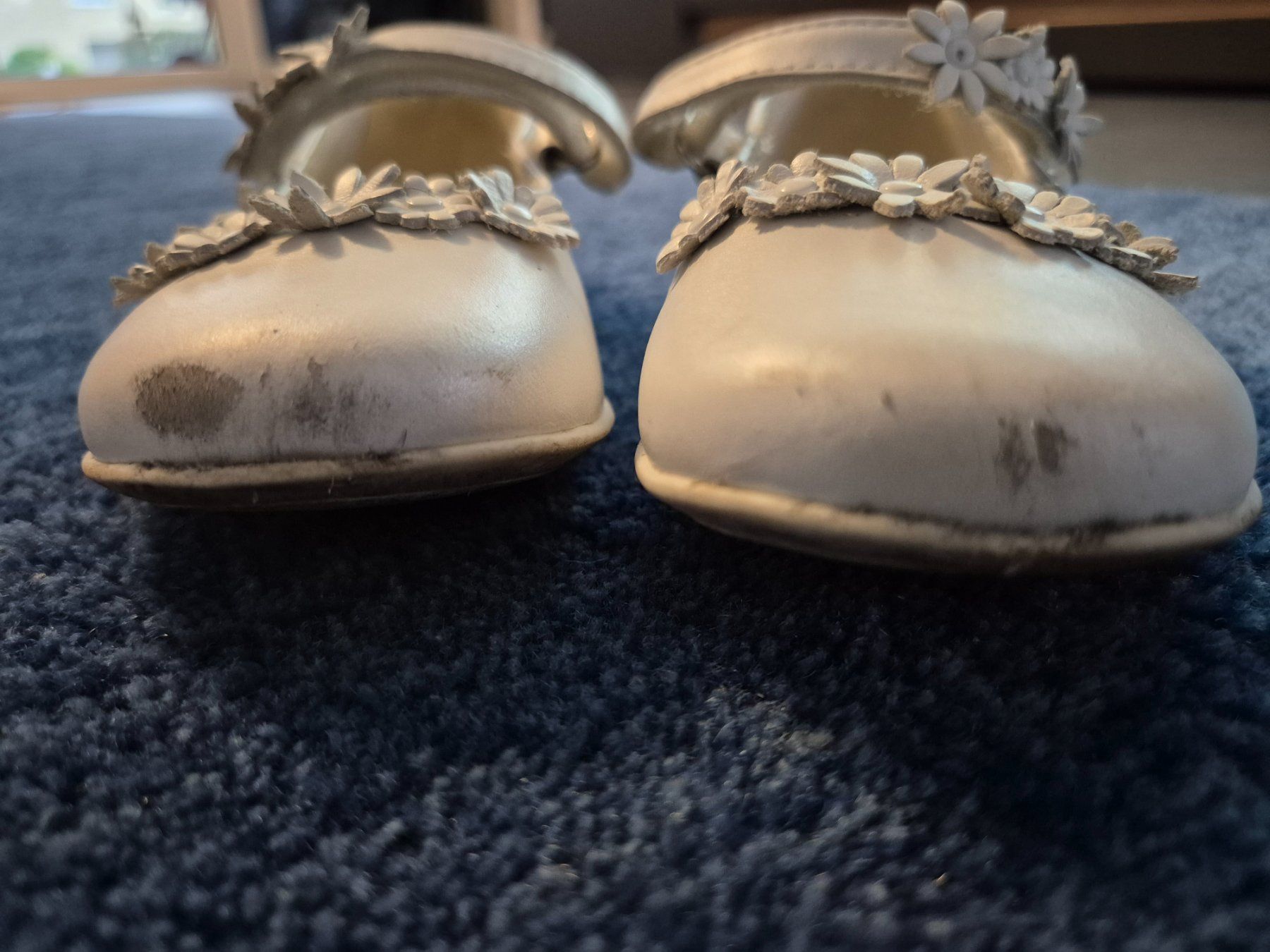 Primigi Scarpe per ragazze: Weisse Schuhe mit Blumen, Grösse 30 – Usato da Altendorf venduto da MiriCaj 3