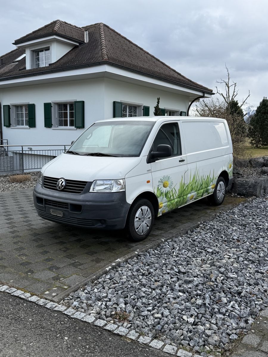 VW Nutzfahrzeuge: VW Bus T5 – Gebraucht aus Uttigen von CS_Moto
