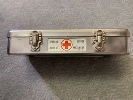 Schweizer Armee Verbandskasten Metall