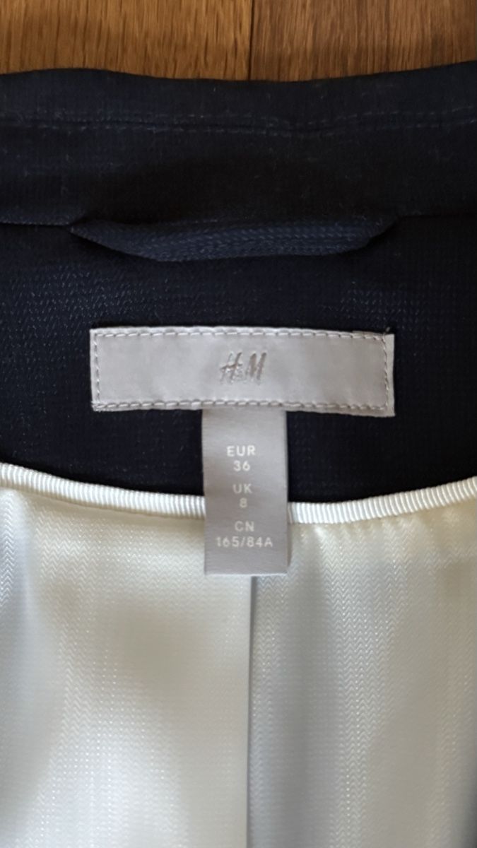 H&M Anzüge & Kostüme: Damen Blazer H&M dunkelblau – Gebraucht aus Weinfelden von aline.brc 2