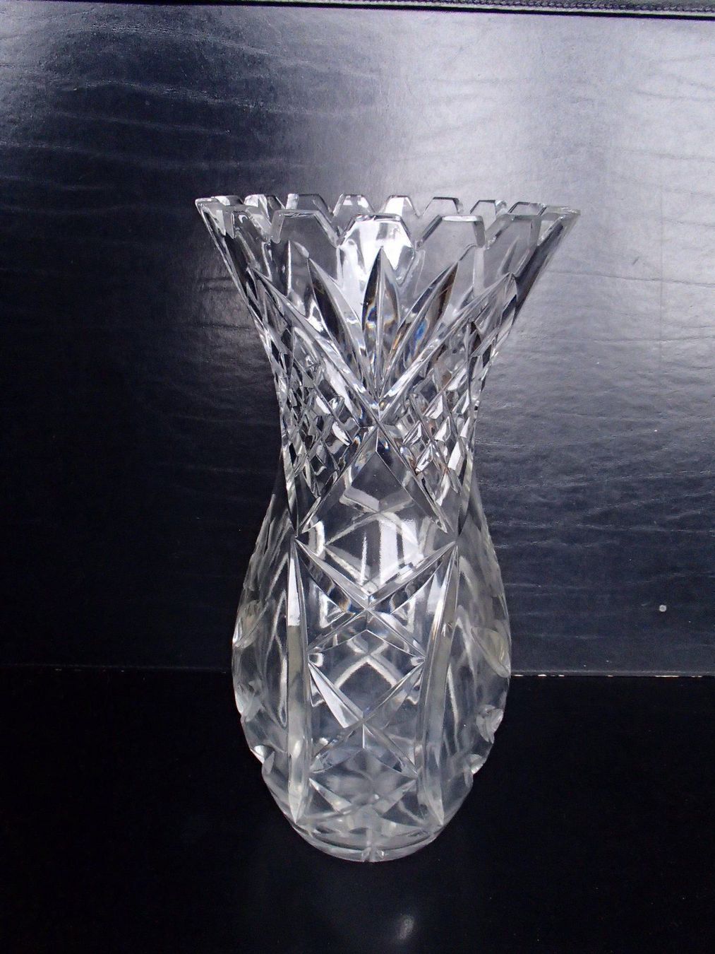 Vasen & Gefässe: grosse gravierte Kristall Vase – Gebraucht aus Schöfflisdorf von pullux