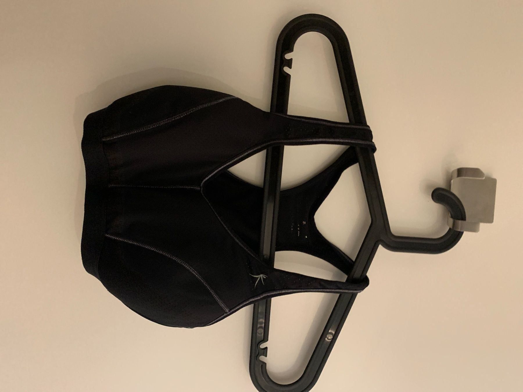 Top: Sport Bra – Nuovo (secondo la descrizione) da Zürich venduto da Alpen209