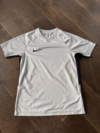 Nike Dri-FIT T-Shirt, neuwertig, Grösse 137/147