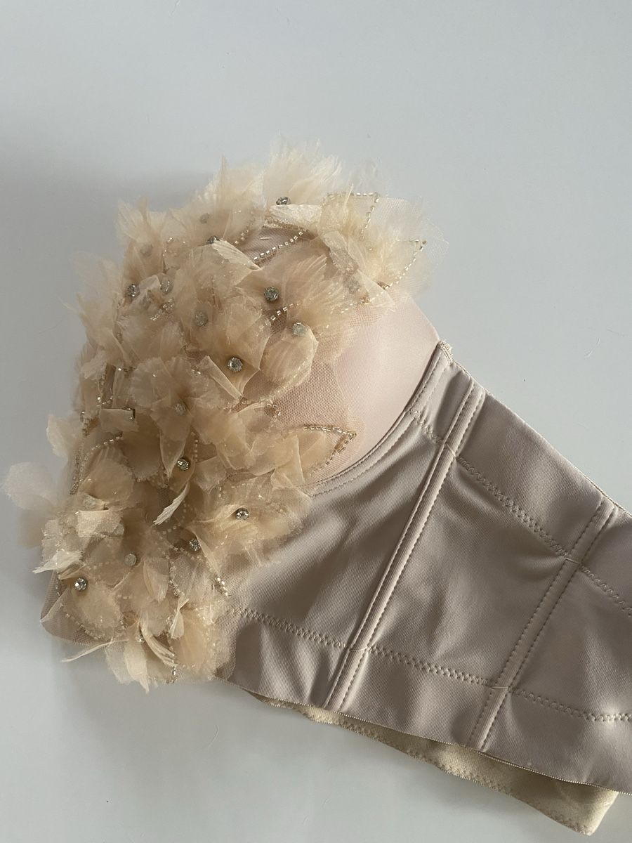 Top: Haut beige avec fleurs - taille M – Nuovo e nell'imballaggio originale da Delémont venduto da bou_26 2