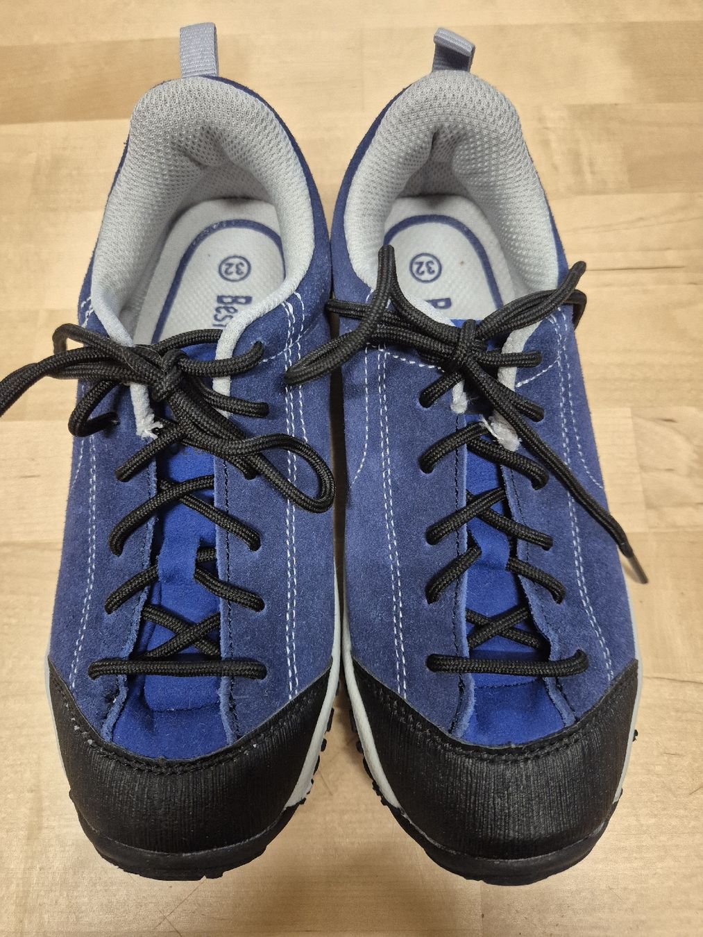 Scarpe da uomo: leichte Wanderschuhe/Trekkingschuhe Neu Gr. 32 – Nuovo (secondo la descrizione) da Wil SG venduto da Rena-Mija