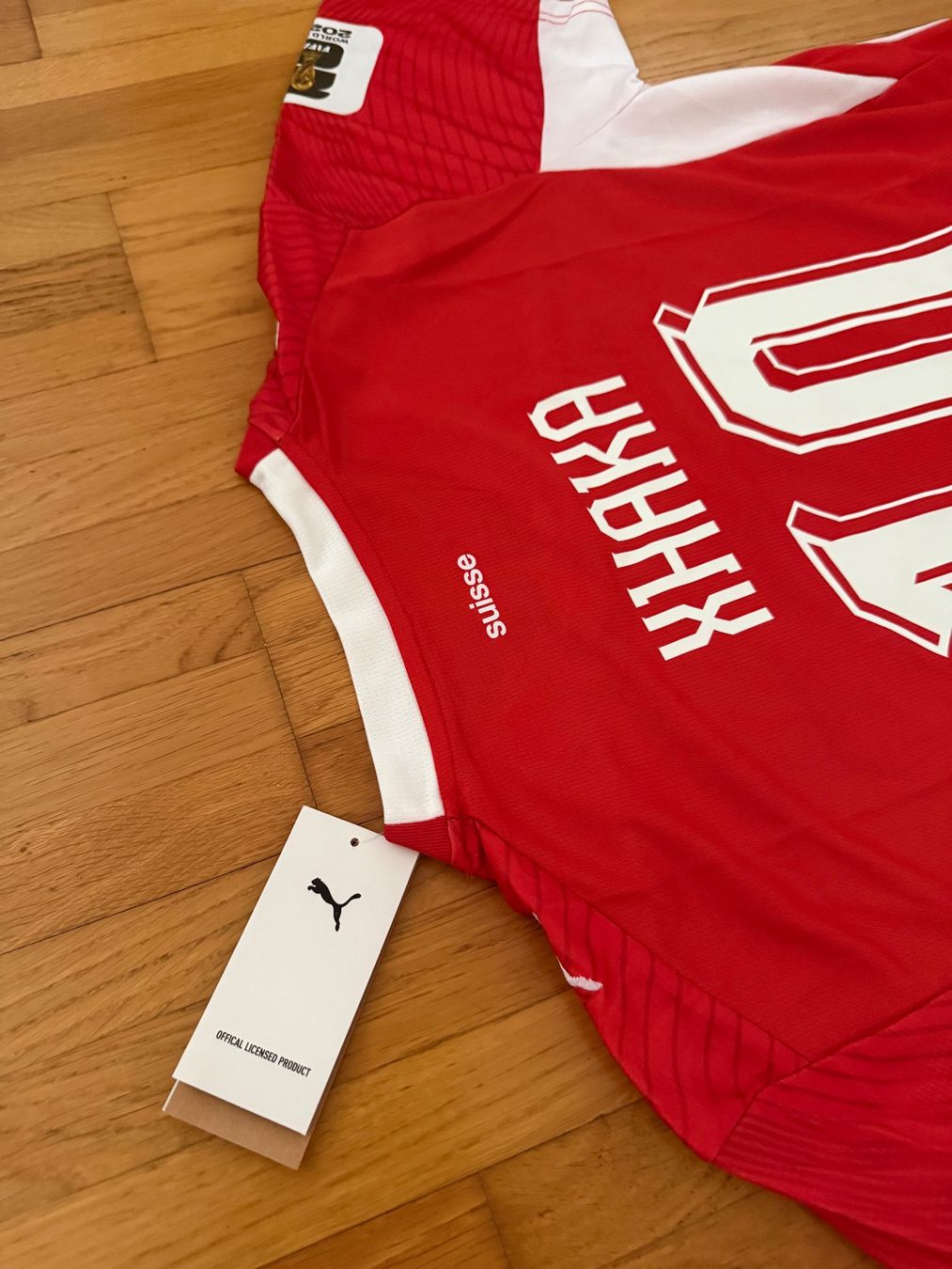 Camicie: Granit Xhaka Trikot #9 - L - Schweiz – Nuovo e nell'imballaggio originale da Zürich venduto da PMJ-Shop 2