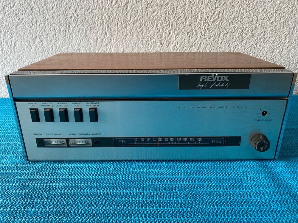 Radio Ancienne Rv3 Trpp13 26-76 FM, à Restaurer, état Correct