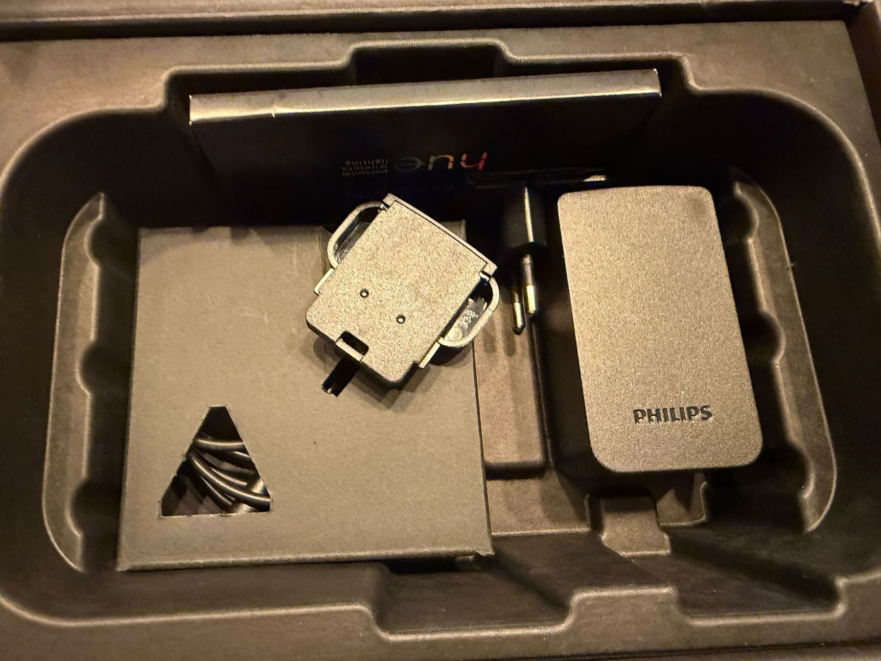 Philips Home Cinema: Philips Hue HDMI Sync Box 4k – Usato da Maienfeld venduto da 46ser 3