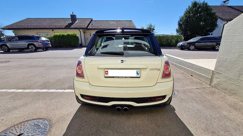 Automobili: Mini Cooper S mit SCHALTGETRIEBE ;-) – Usato da Schlieren venduto da fabplai 2
